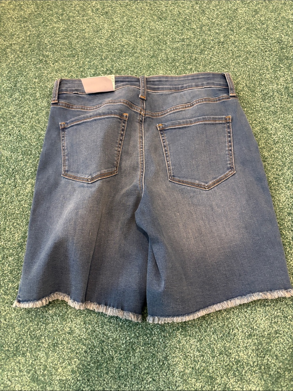 Nine West Mid Rise‎ Bermuda Shorts Size 4 Medium Wash Denim NWT - Picture 3 of 3